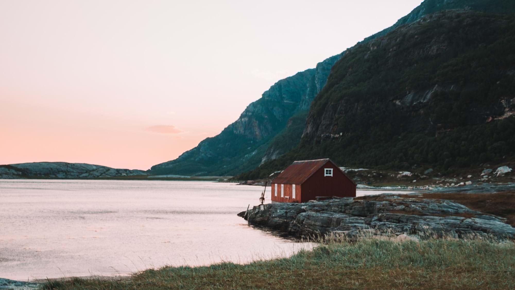 Norwegian house by lake